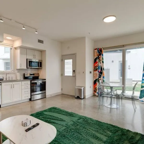 Urban-Chic Condo 1mi to New SC Stadium!, hotel in Nashville