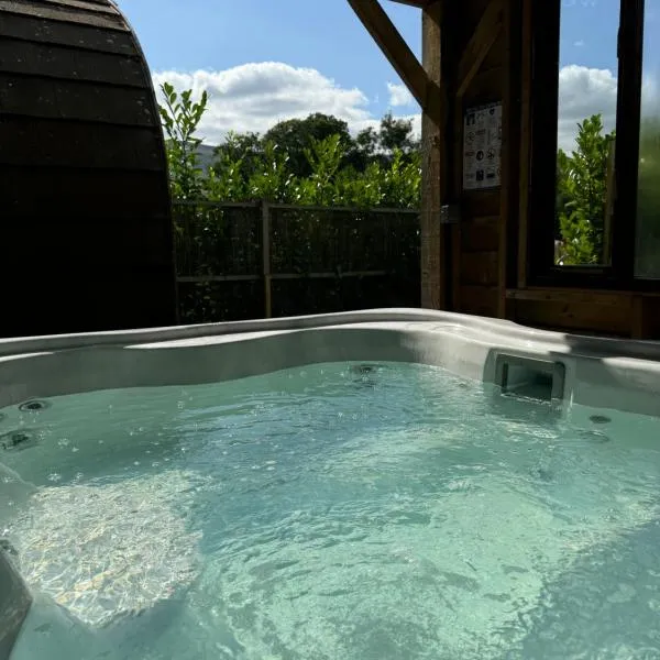 luxury pod with hot tub, ξενοδοχείο σε Clodock