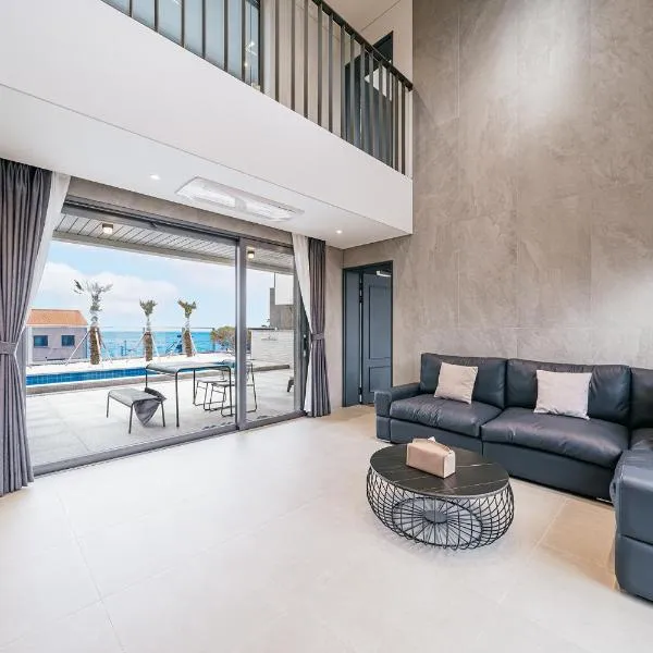 Ddosi Aewol Pool Villa, hotel in Jeju