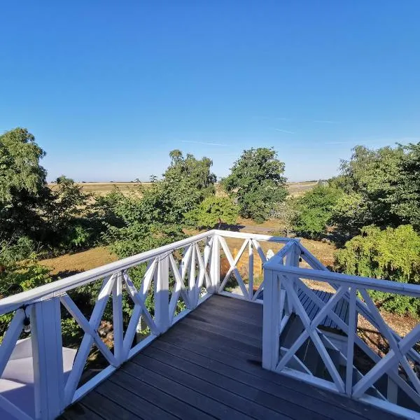 The 'Loft' Apartment- "Den Gule Svane" Guest House - near Rønne & Beach, ξενοδοχείο σε Ronne