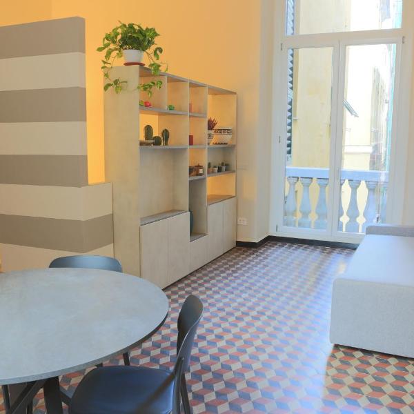 Renovated Apartment with Balcony in San Lorenzo - with elevator, Генуя