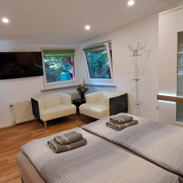 Bungalow an der Tanne mit überdachter Terrasse, Hotel in Düsseldorf