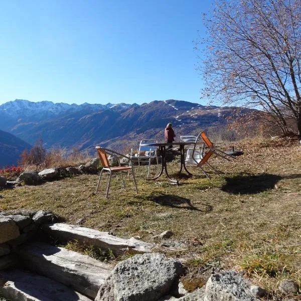 Chalet Lana in sonniger, ruhiger Lage, hotel in Mase