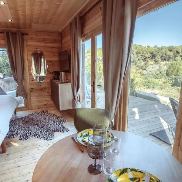 Studio JANE、カドネのホテル