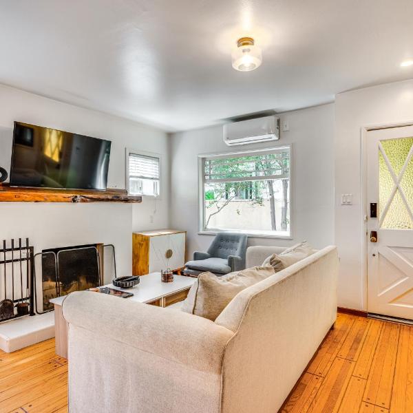 Quiet Cottage Less Than 1 Mi to Venice Beach and Boardwalk!, Los Ángeles