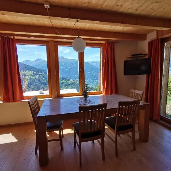 Chalet Mélèze in sonniger Lage mit schönem Ausblick , für 6 Personen, hotel in Mase