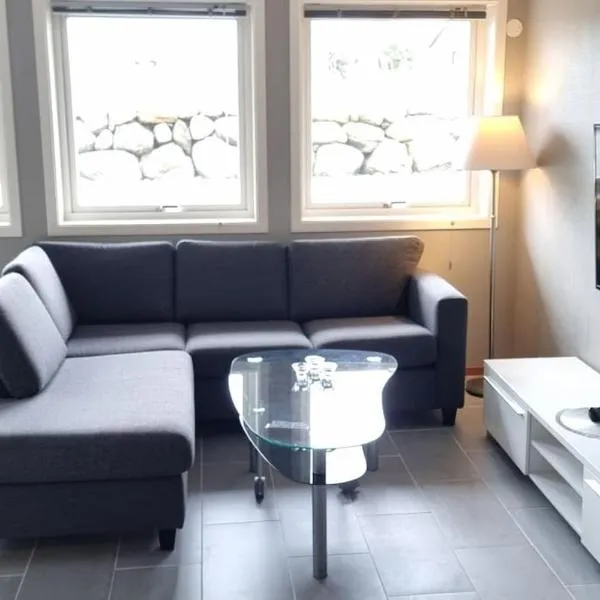 Sokkelleilighet på Kolnes, khách sạn ở Tananger