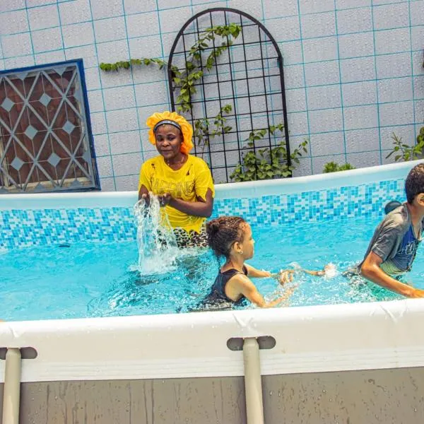Douala में, होटल Bonamoussadi Gardens - Piscine-Wifi- Eau- Electricite 24h sur 24