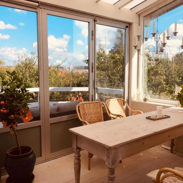 Charming sunroom with panorama view, hotel in Randers