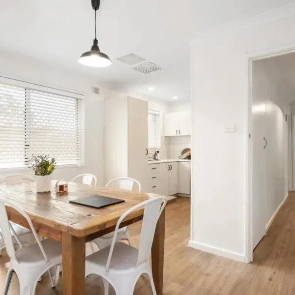 Bullion Bungalow - Stylish, Secure 3 Bed Stay, Hotel in Boulder