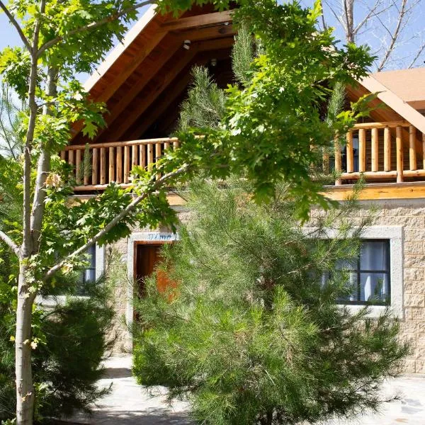 Cabañas Bungalos las Alazanas, מלון בSan Antonio de las Alzanas