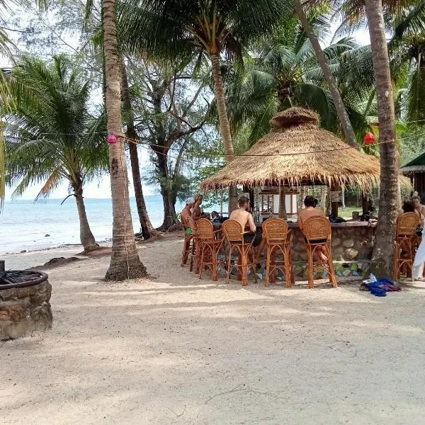 Salacia Palmbeach Hostel、ロン島のホテル