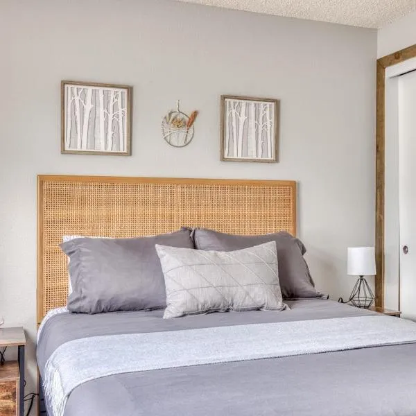 Thunderhead Lodge Condo 204 - Modern Heated Pool & Games, hotel v destinaci Government Camp