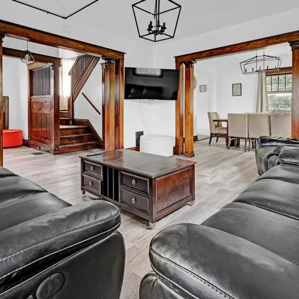 Spacious 4BR 1BA near the Falls、ナイアガラフォールズのホテル