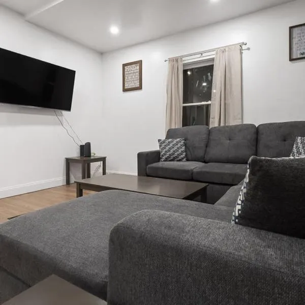 Large 5BR 2BA just minutes from the Falls, ξενοδοχείο σε Καταρράκτες του Νιαγάρα