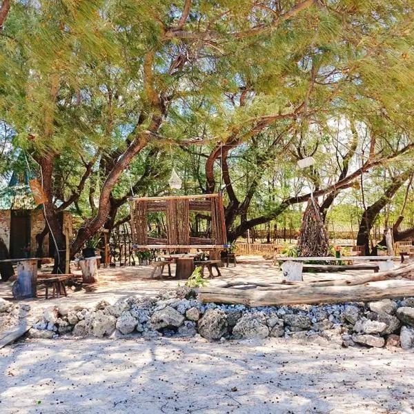 Cemara Beachfront Suite, hotel v destinaci Mondu