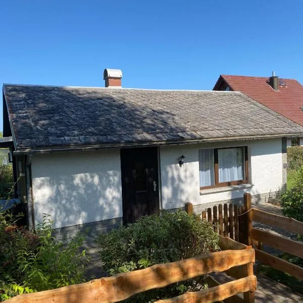 Ruhiger und renovierter Bungalow mit großem hundefreundlichem Garten zur Alleinnutzung, Hotel in Remtengrün