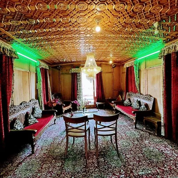 B HERITAGE LUXURY airconditioner rooms, hotel v mestu Srinagar