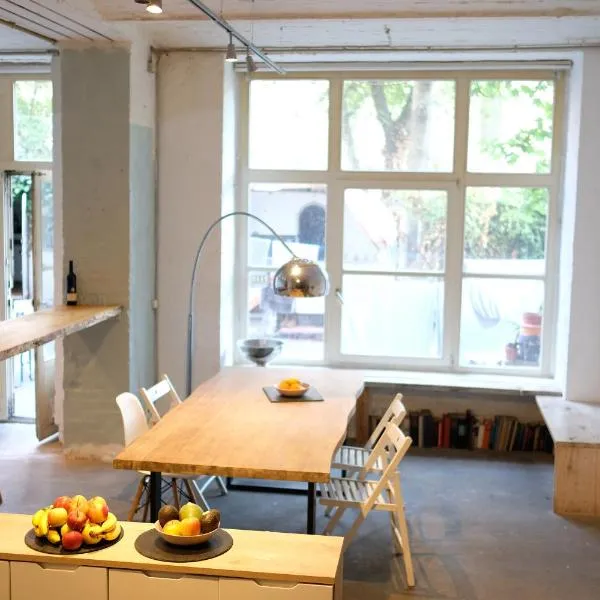 Urban Loft in Vibrant Kreuzkölln, hotel i Berlin
