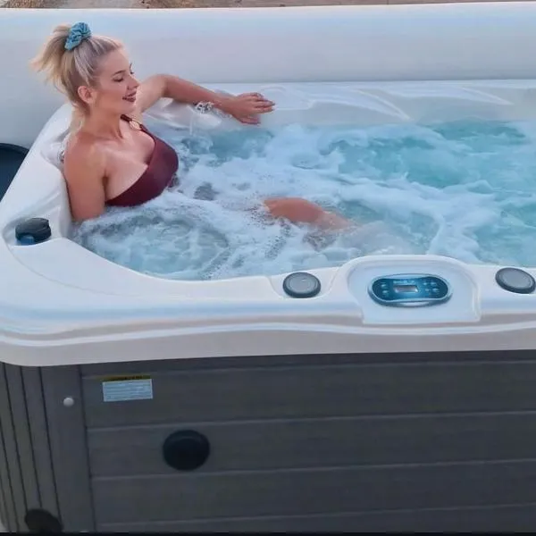 Evagelia's deluxe villa-Roof Top Jacuzzi, Hotel in Skopelos