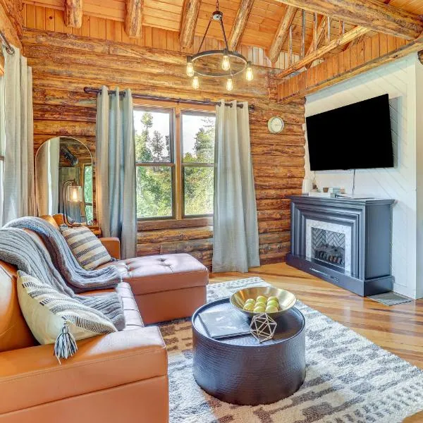 Peaceful Creekside North Studio with Fire Pit, hotel in Holmesville