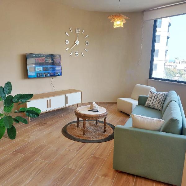 Rita's Sunlit Corner Apt - Near ABC Mall, Al Ashrafīyah