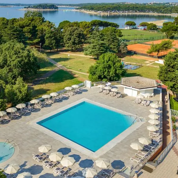 Arena Hotel Holiday, hotel v Medulinu