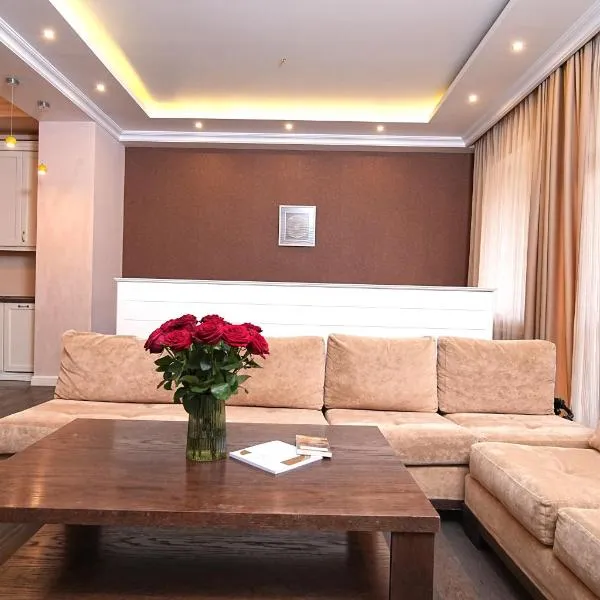 Luxury Apartments in the Centre with 2 Bedrooms & 2 Bathrooms by Sweet Home، فندق في يريفان