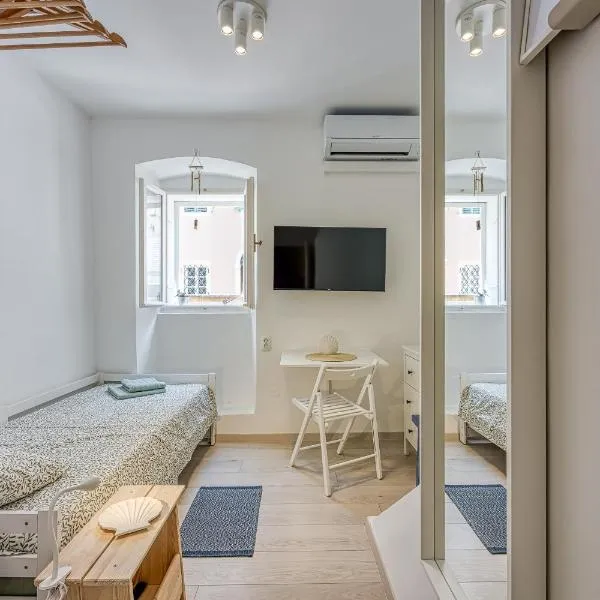 Lasta Lošin Town Rooms - Happy Rentals, מלון במאלי לושיניי