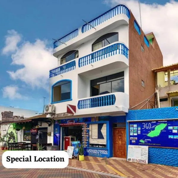 Apartamento en San Cristóbal con 2 habitaciones, 6 camas, sala, comedor, cocina, balcón privado, terraza con vista al mar, lavadora, internet satelital, cerca de bares y restaurantes - Sol y Mar, Galápagos Home, hôtel à Puerto Baquerizo Moreno