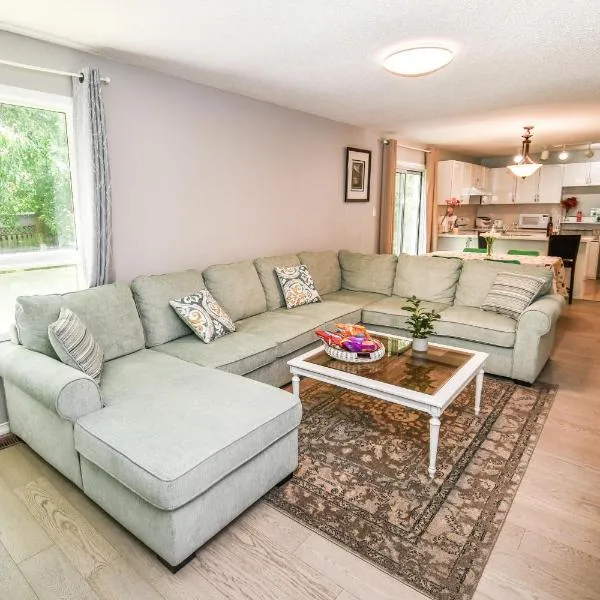 Lake Simcoe 4 Bedroom Family Home Ideal Toronto Area Retreat, hotel v destinaci Innisfil