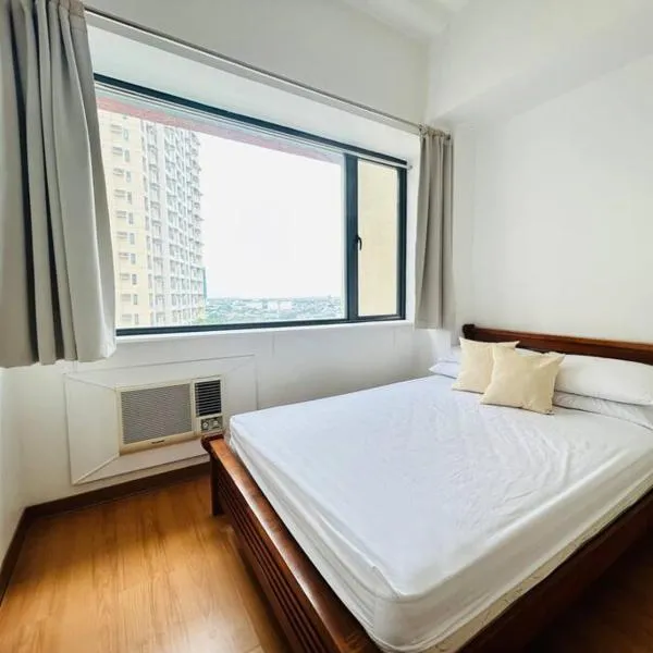 Budget Family Room at Ace Suites Residence Next to the Famous Indoor Water Spa, Hotel in Manila