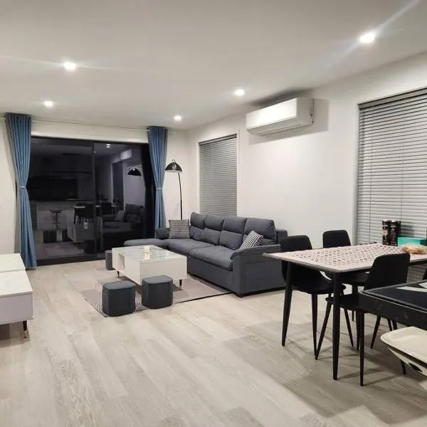 New Modern Townhouse Near Town& Beach, hotel in Dunedin