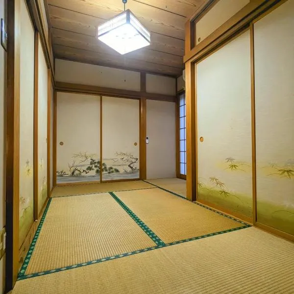 Tatami House 3minutes from Keisei Usui Station 30minutes from Narita Airport 58minutes from Asakusa 49 minutes from Oshiage 65minutes from Ginza，位于佐仓市的酒店