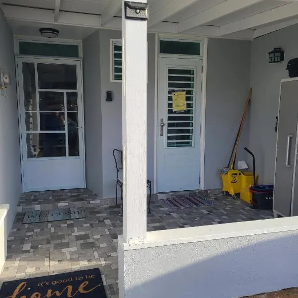 Deluxe Beach Condo in Dorado, hotel in Dorado