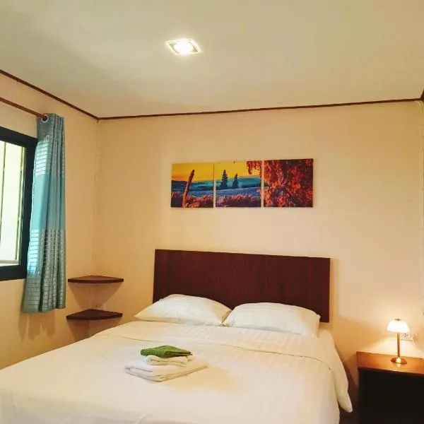 COWORX Koh Lanta, Hotel in Ban Mo Nae