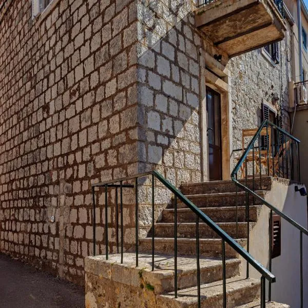 Old Charming House, hotel in Lastovo