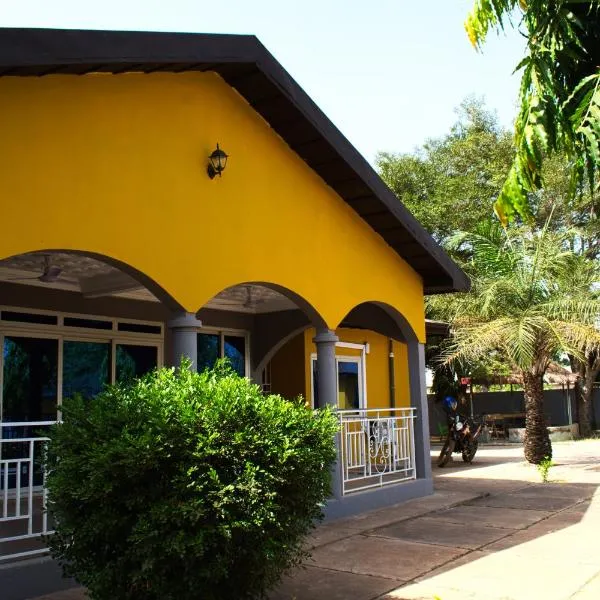 Tree House Hostel，位于塔马拉的酒店