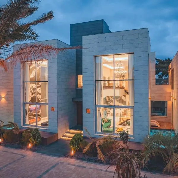 Eudaimonia Poolvilla Jeju 에다모니아 함덕풀빌라, ξενοδοχείο σε Jeju