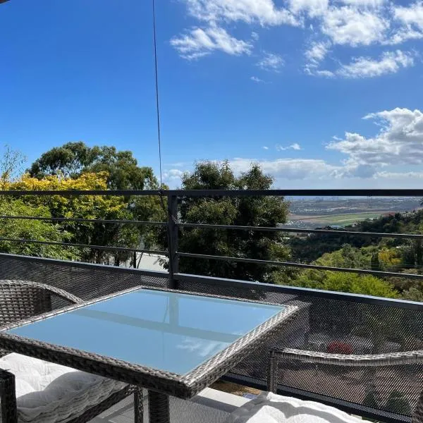 Studio vue mer & montagne à Bellemène - Calme et confort, hotel in Saint-Paul