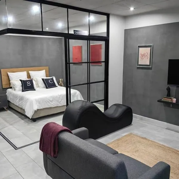 Ultra-Modern Studio Apartment, ξενοδοχείο σε Table View