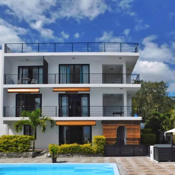 Fullmoon Apartment & Studio, hotel in La Gaulette