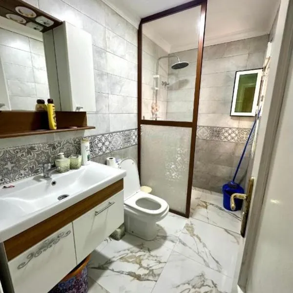 Nador corniche gare mcdonal, hotel en Nador