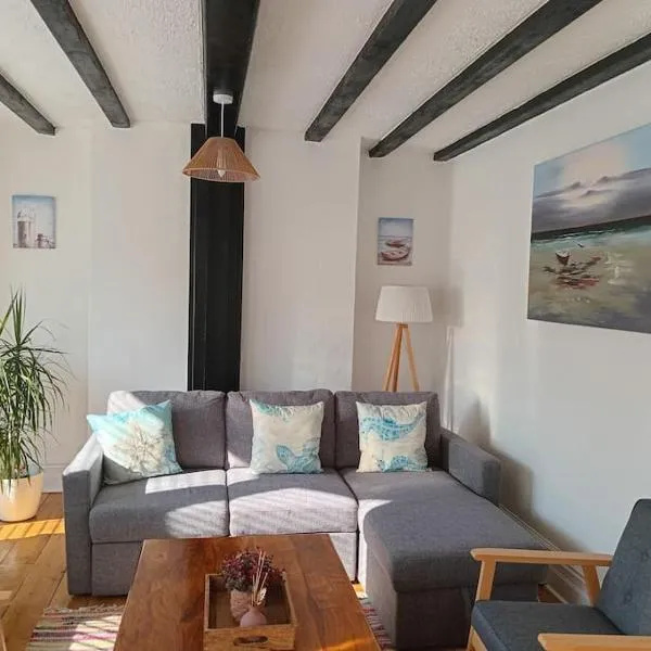 The Old Ship Holiday Apartment, hotel in Eastbourne