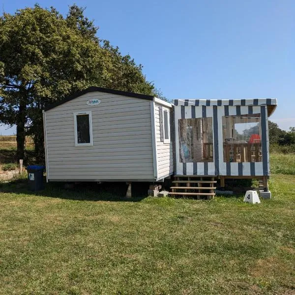Mobil home 4x8m et terrasse 18m2, Hotel in Évrunes