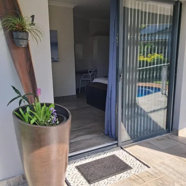 8 On Eagle Bed & Breakfast Room 1, Hotel in Umtentweni