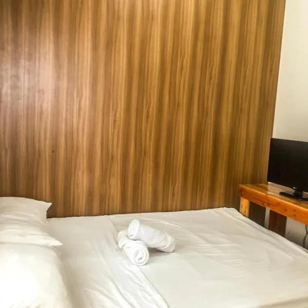 Leila Pension House, hotel Surigaóban
