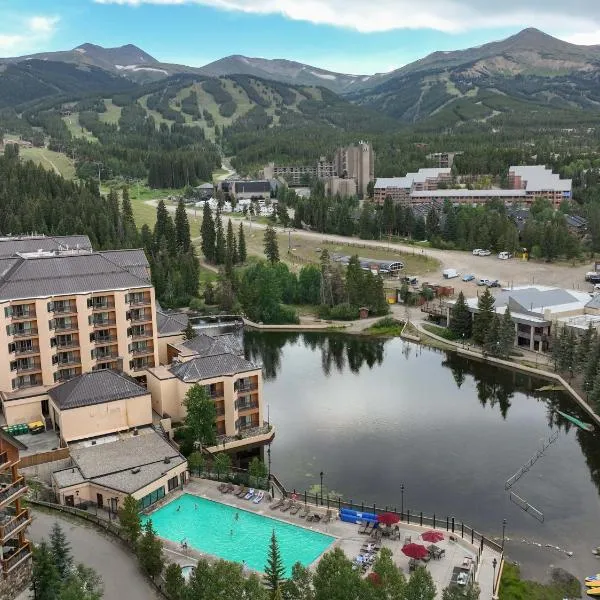Breckenridge में, होटल NEW! Marriott Slope View Ski in Ski out Luxury Studio Sleeps 4 Full kitchen, Amenities & Fee Parking