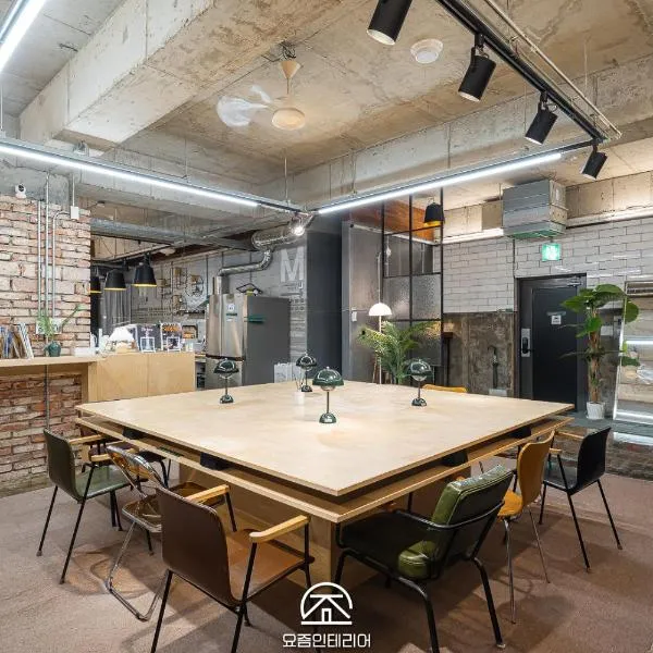 Travel Light Hostel, hotel in Busan