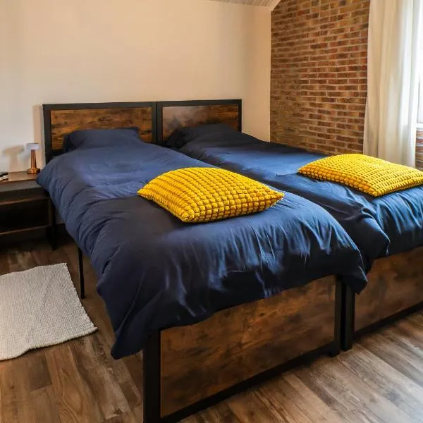 Gîte La Maison Jaune, hotel in Sainte-Cécile
